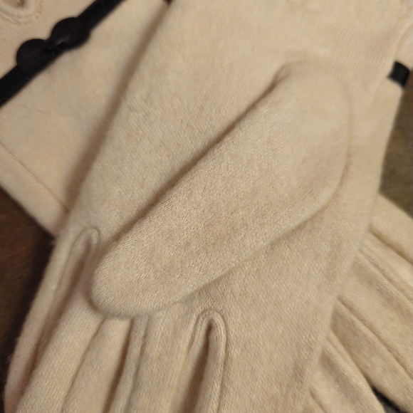 Soft bow gloves - Picture 8 of 12